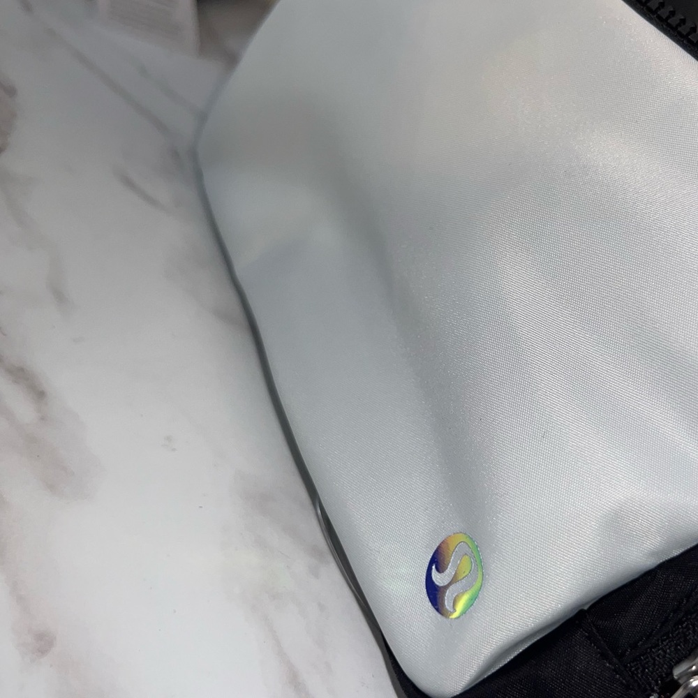 RARE scream green vapor Lululemon belt bag brand new - Picture 7 of 9